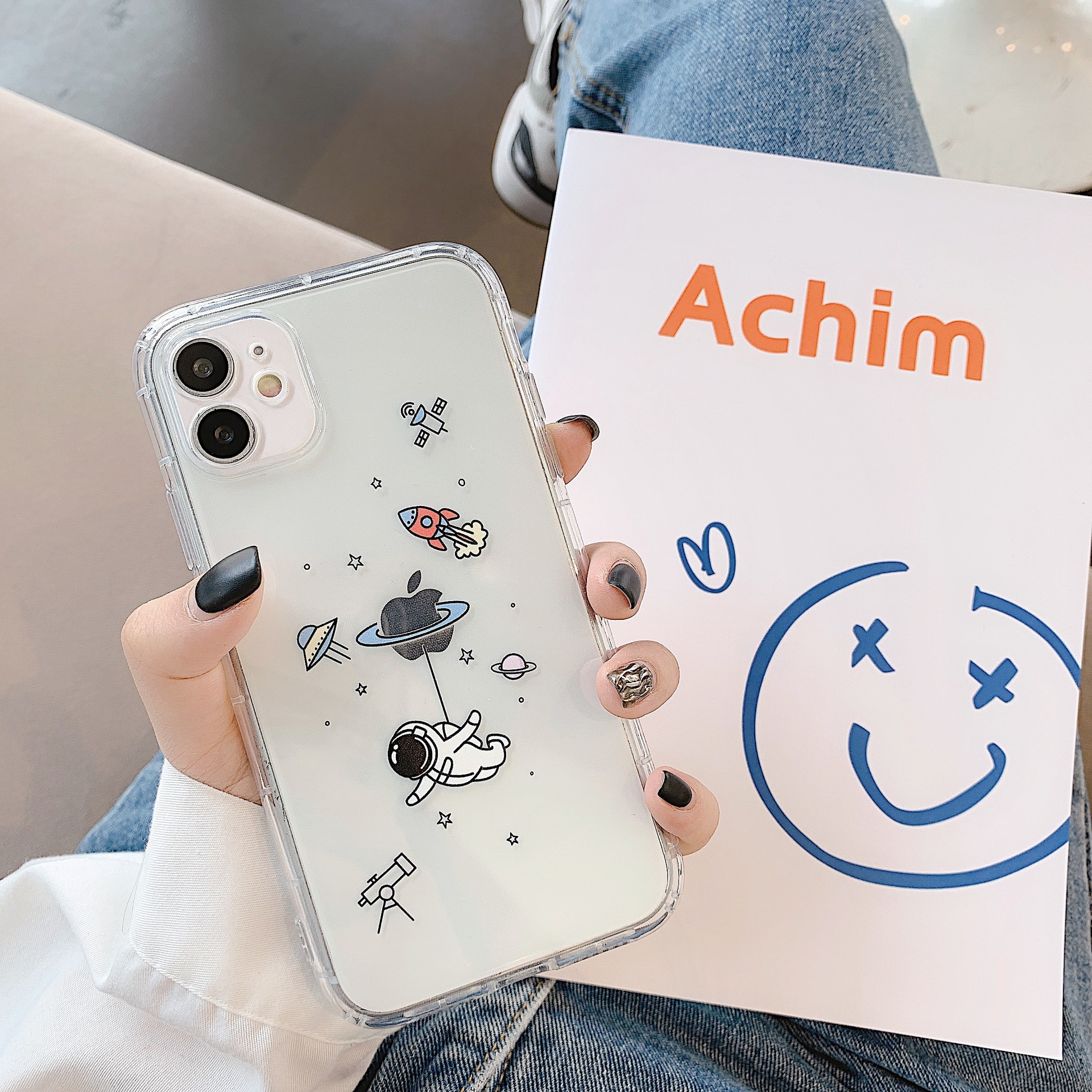 Creative astronaut transparent phone case - Image 10