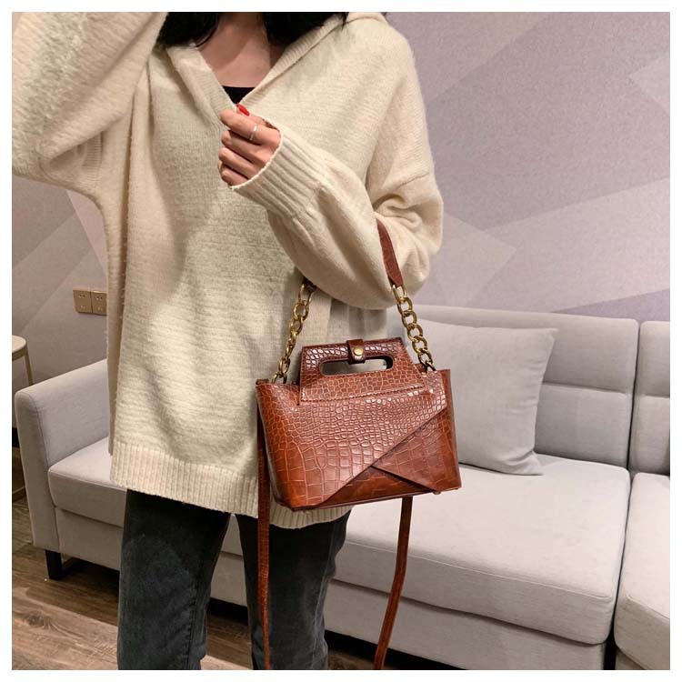 Hong Kong style fashion chain shoulder messenger handbag