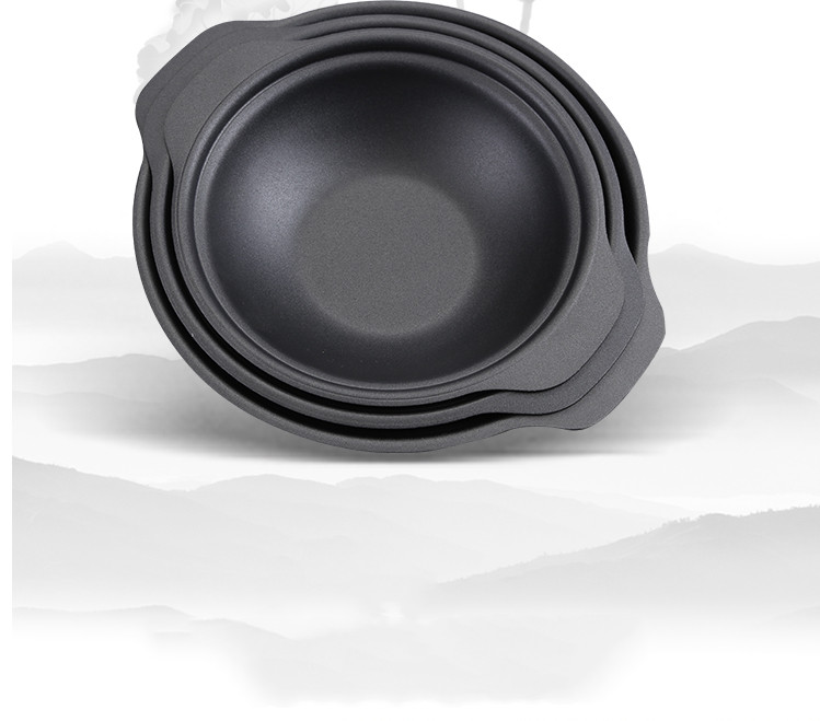 Special iron casserole for rooster pot