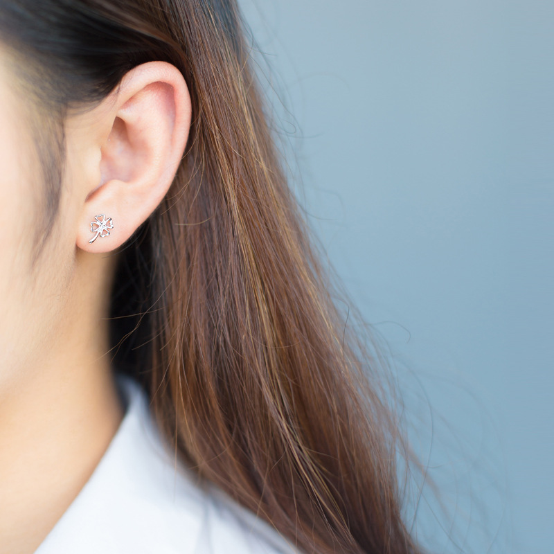 Silver four-leaf flower earrings