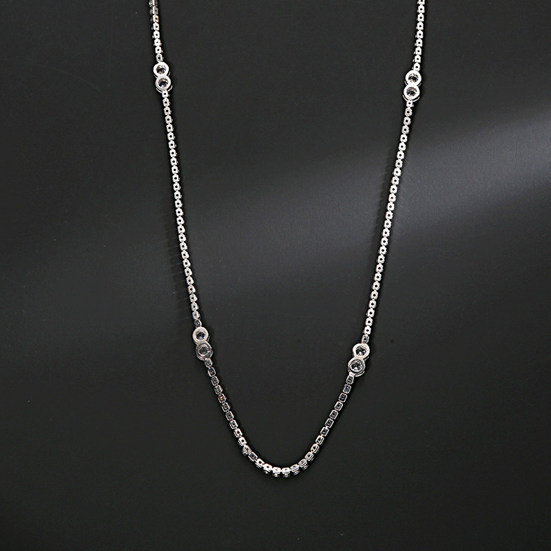 Geometric ladies sweater chain