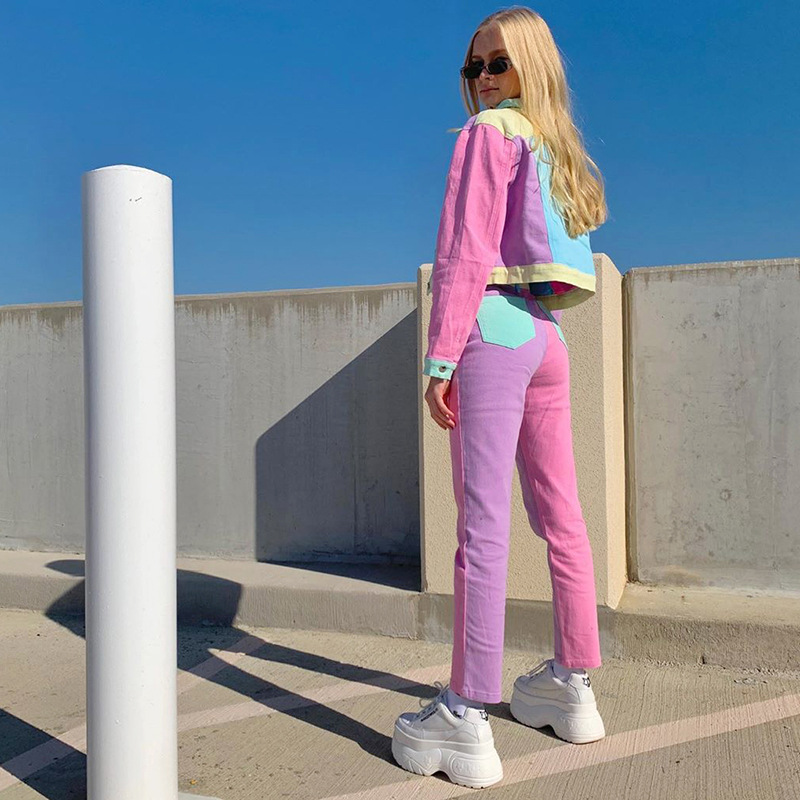 The new style of women's clothing has fun and contrast stitching