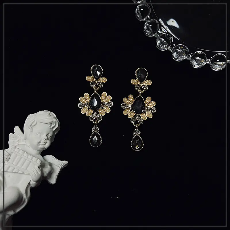 Baroque vintage ear clip