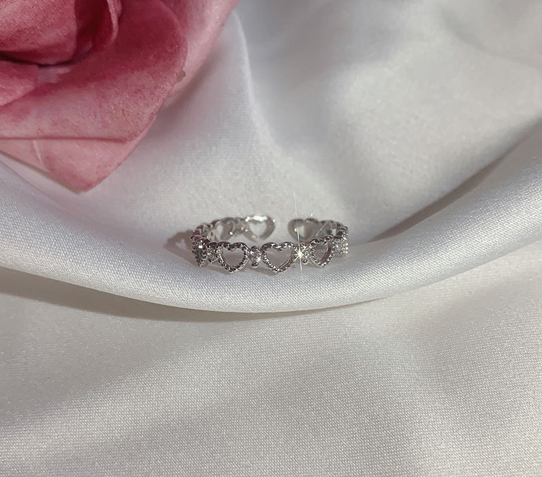 Silver light luxury hollow love index finger ring
