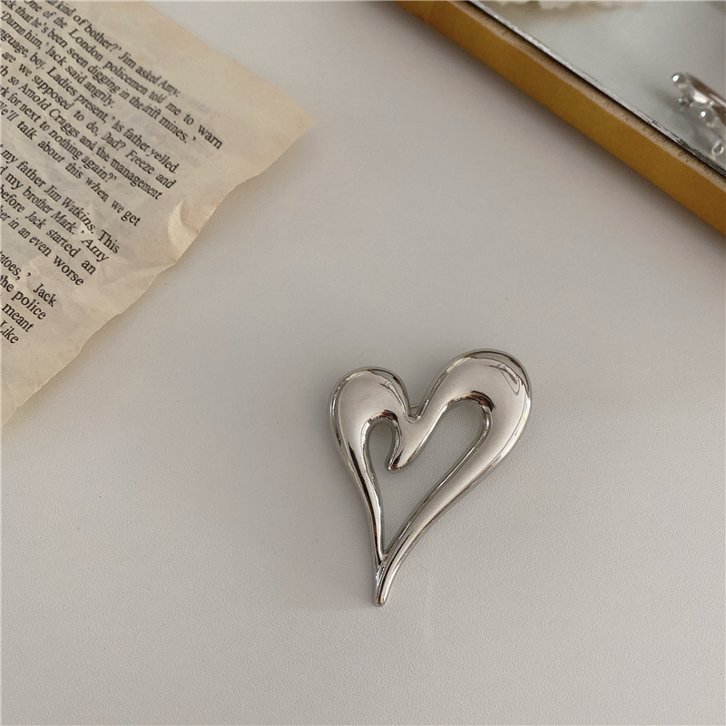 Exaggerated love geometric brooch Silver - Shop at LoveMi