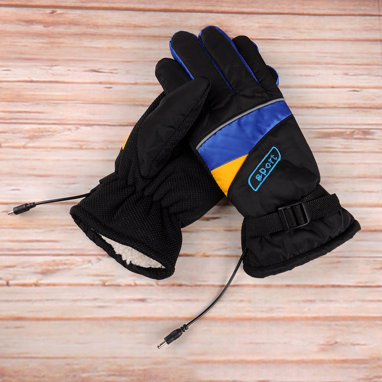 Electric heating gloves for electric vehicles