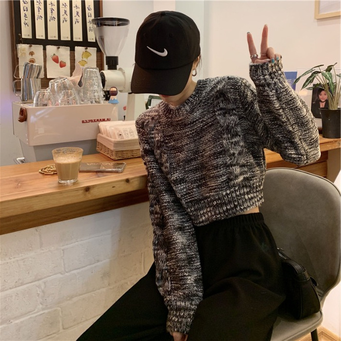 Loose round neck pullover top