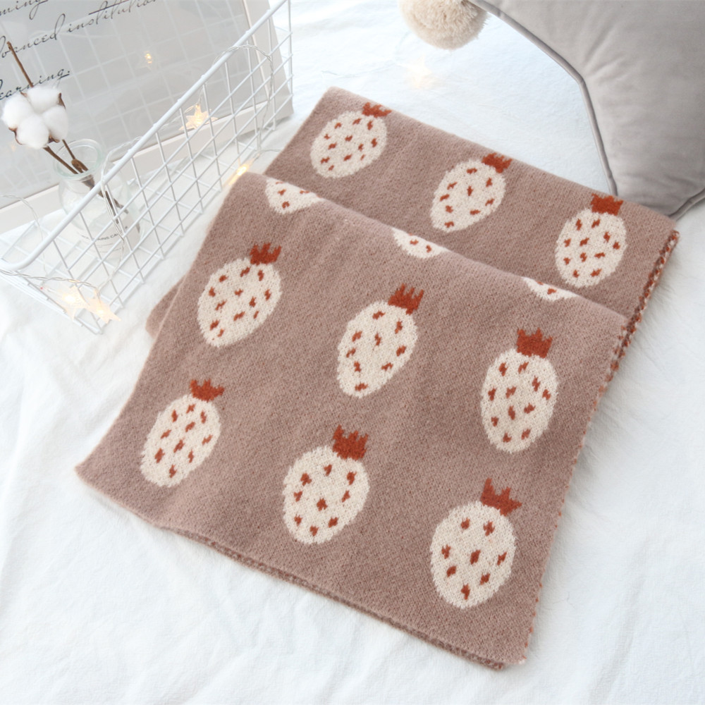 New thick woolen scarf in autumn and winter