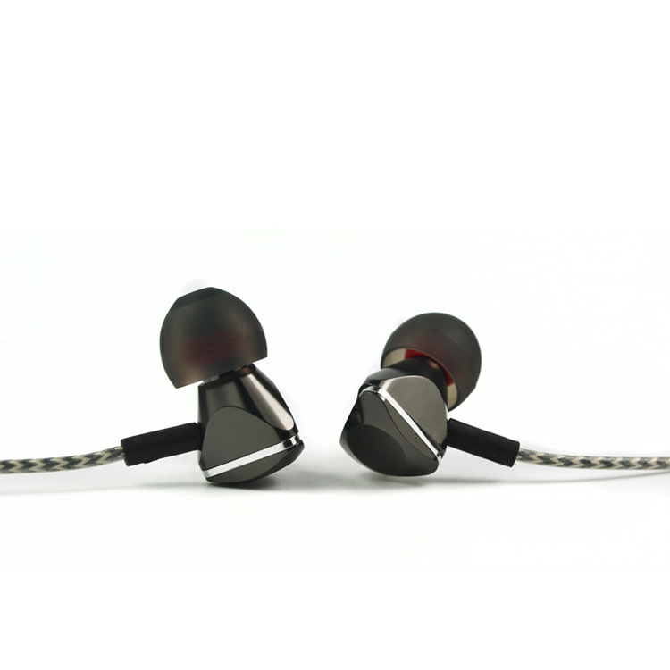 Metal heavy bass earphone