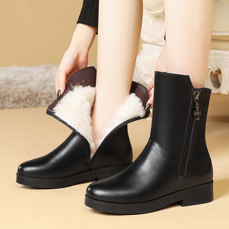 Women's flat-bottomed velvet mid-tube boots
