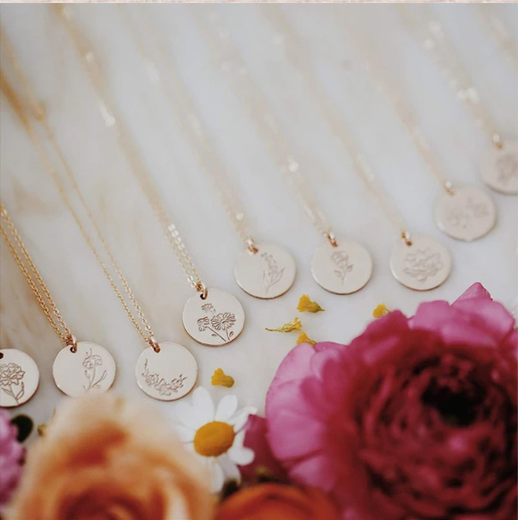 Personalized flower round brand clavicle chain