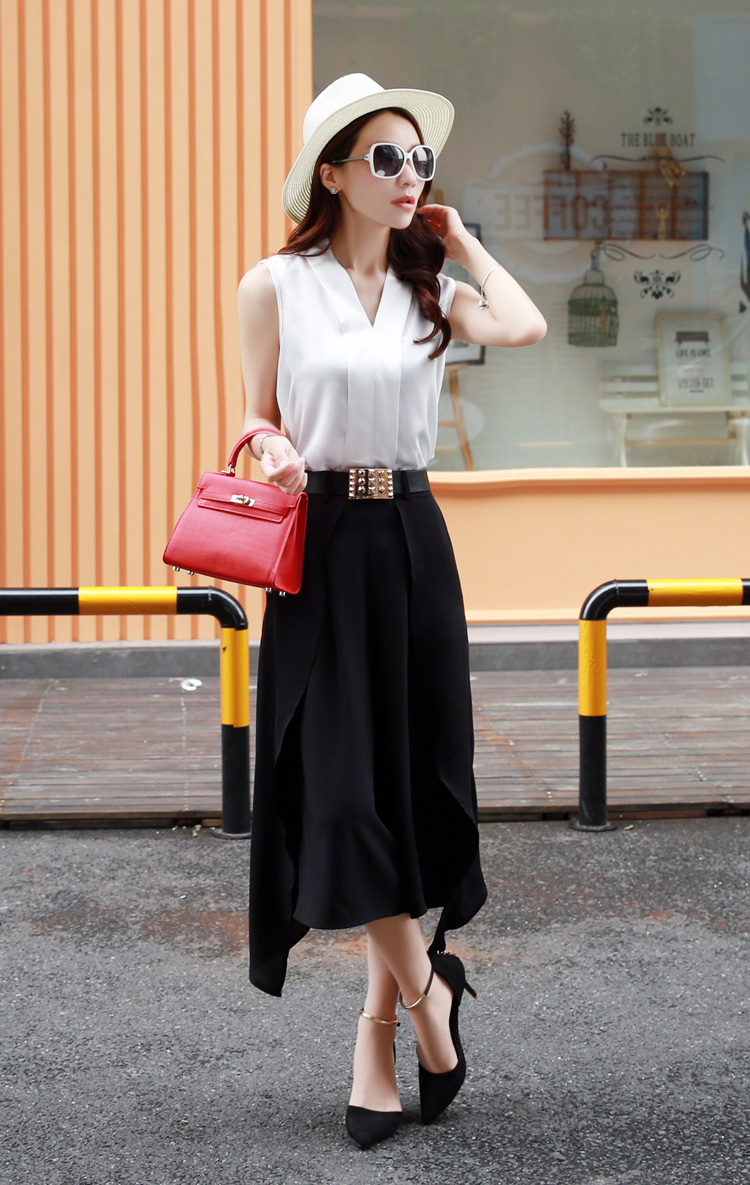 Silk satin slim fit V-neck sleeveless off-shoulder tank top