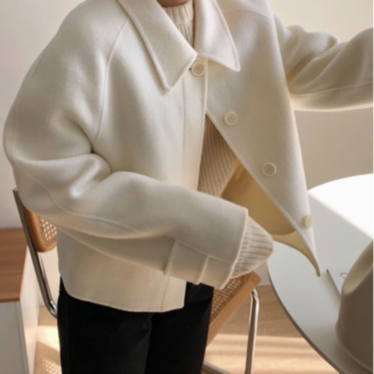 Lapel short straight woolen long sleeve coat