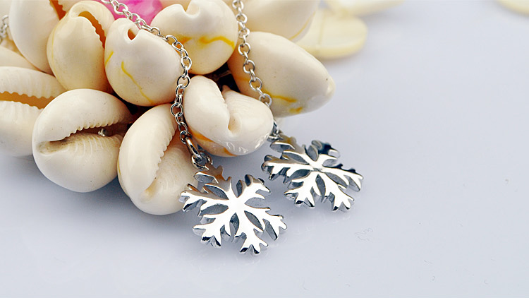 Snowflake earrings
