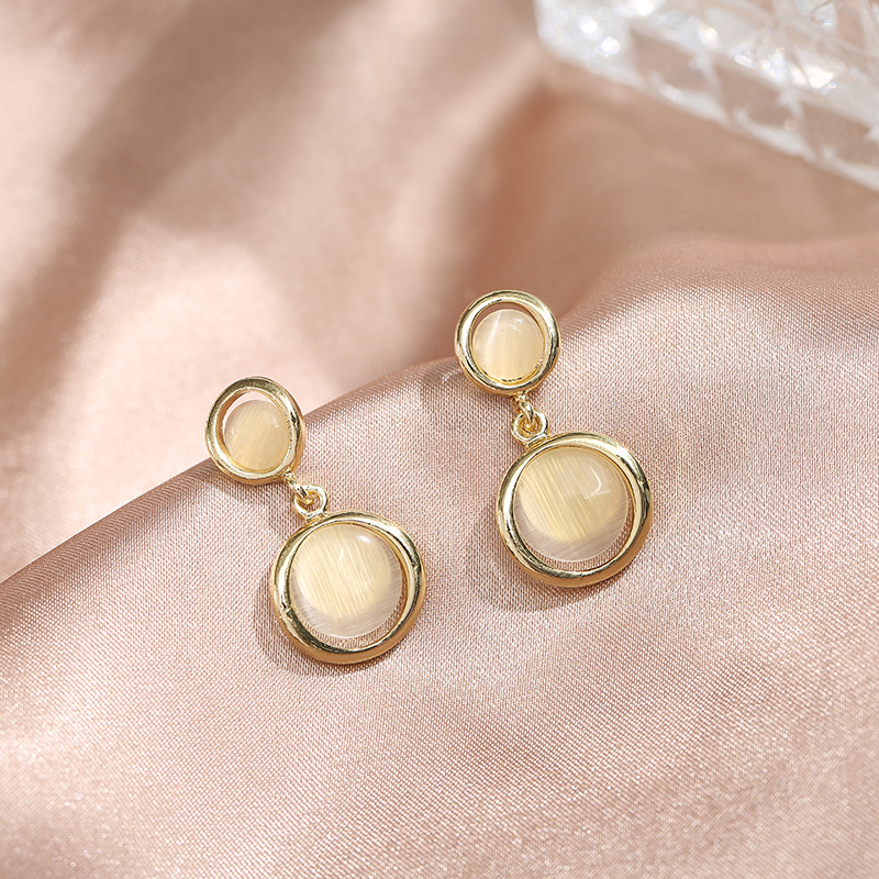 Retro Earrings Cold Wind Small Simple Light Luxury Earrings