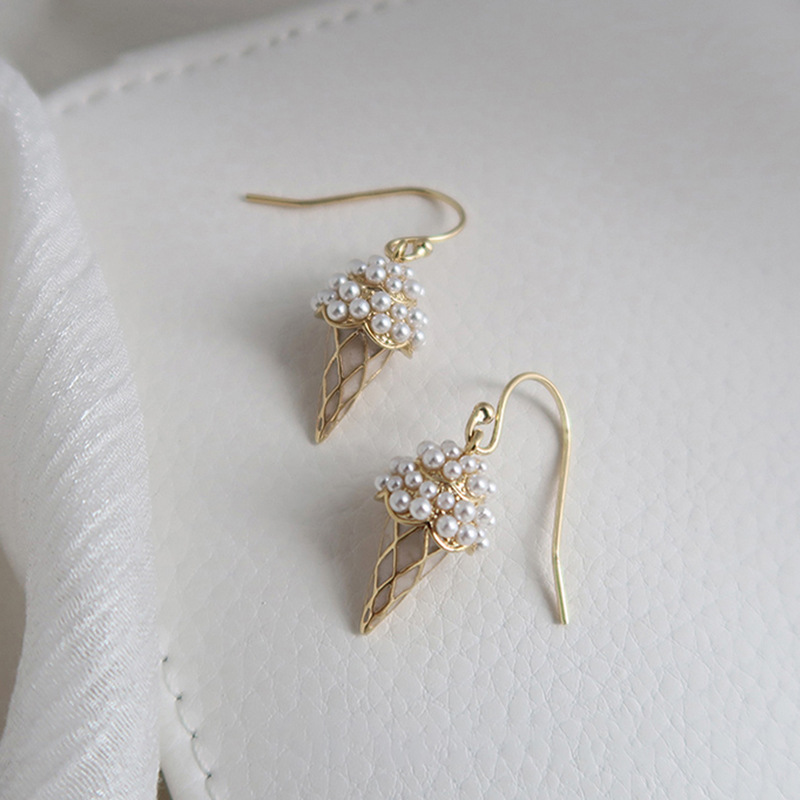 Simple pearl ice cream earrings