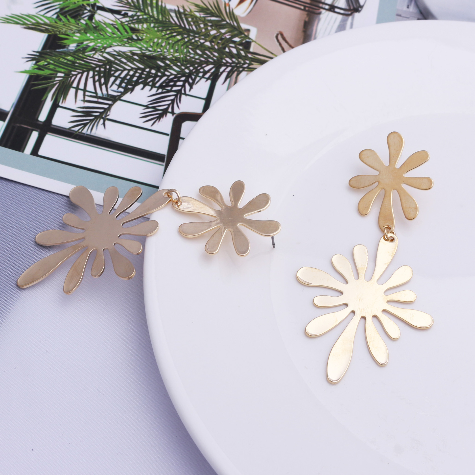 Little sunflower character earrings