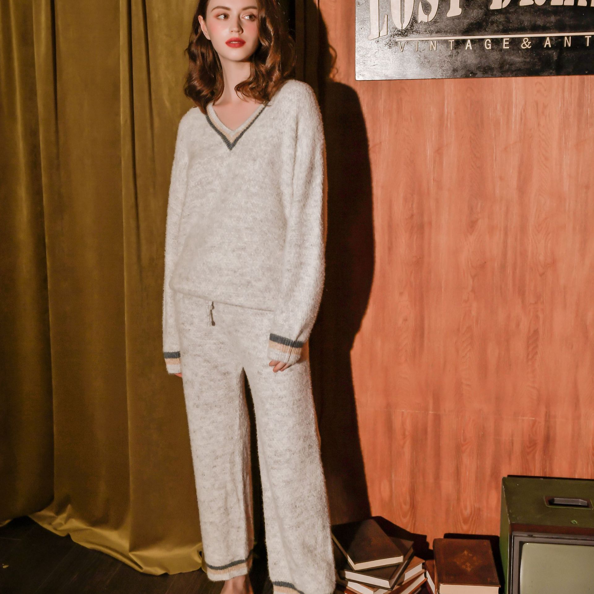 طقم بيجاما نسائي برقبة على شكل حرف V للخدمة المنزلية