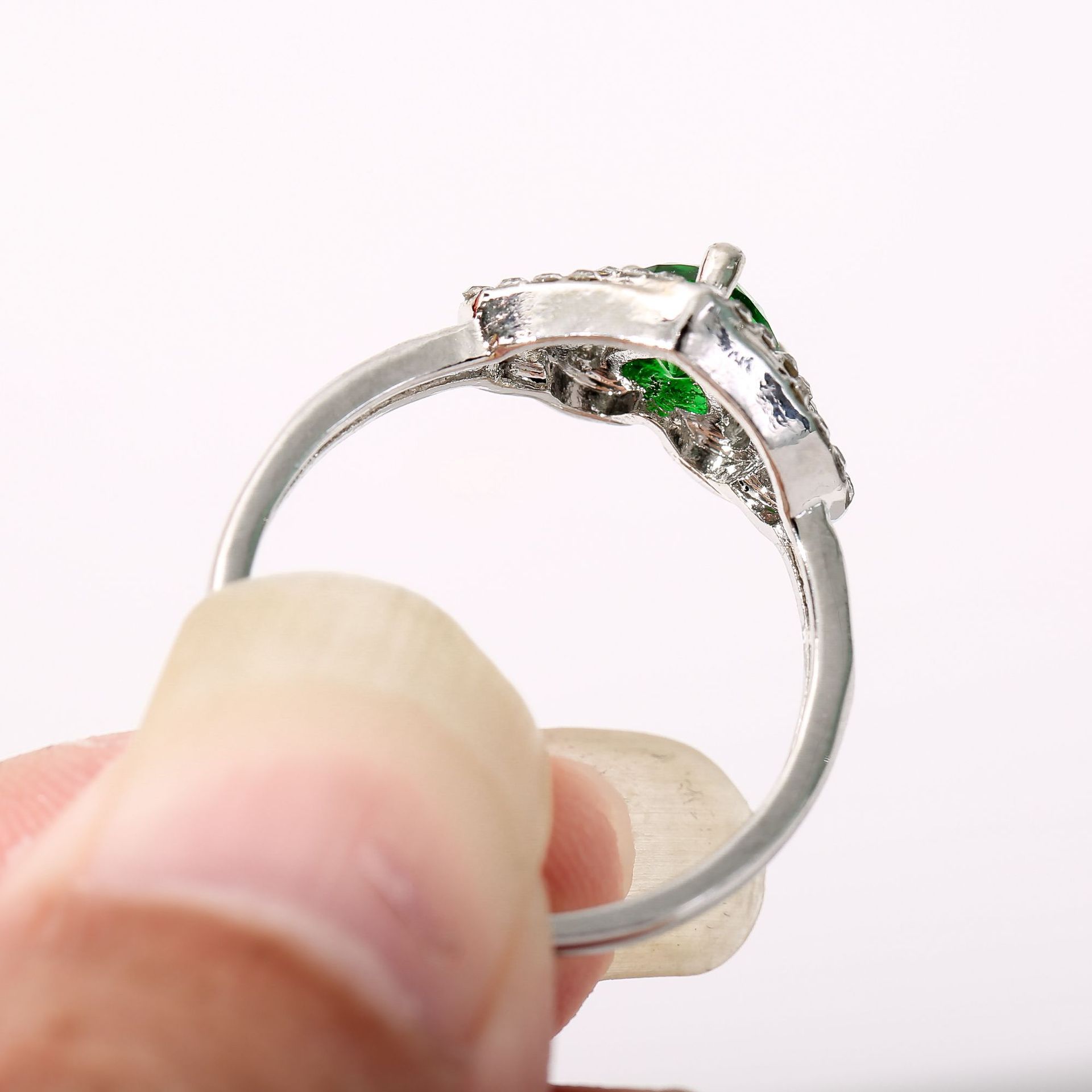 Heart-shaped zircon ring