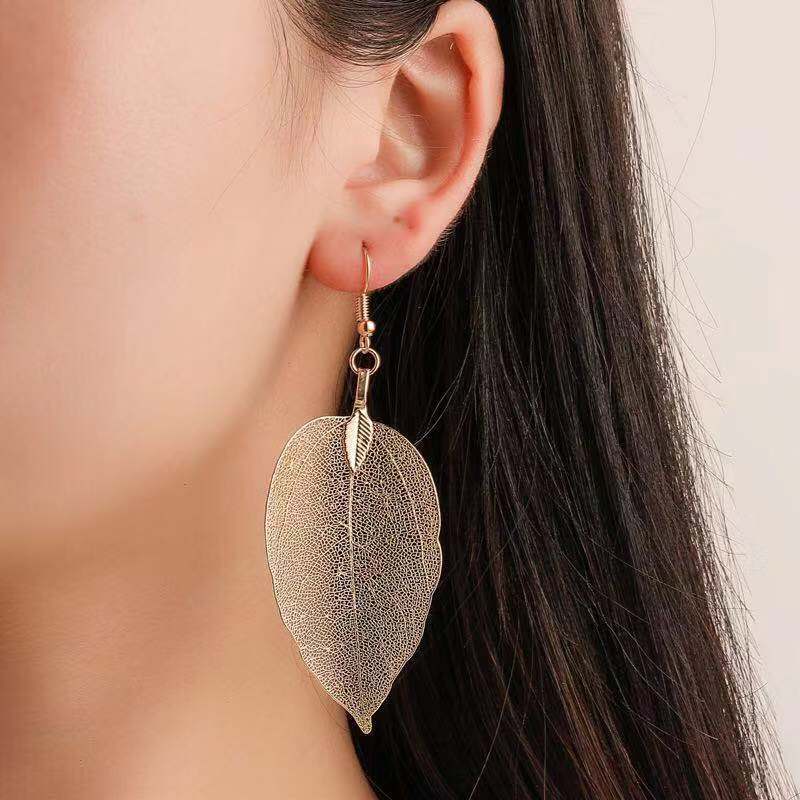 Hollow leaf earrings