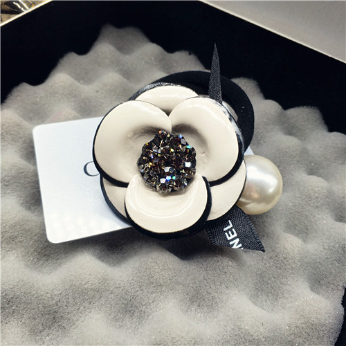 Camellia rhinestone pearl hair ornament Rice White - Shop at LoveMi