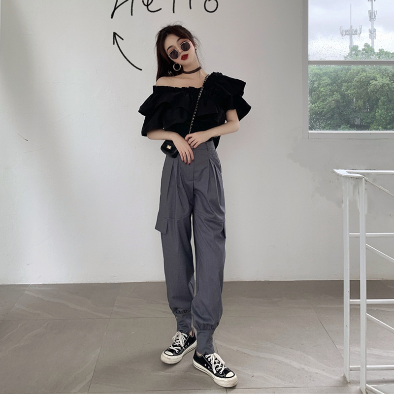 Black ruffled shirt with stitching