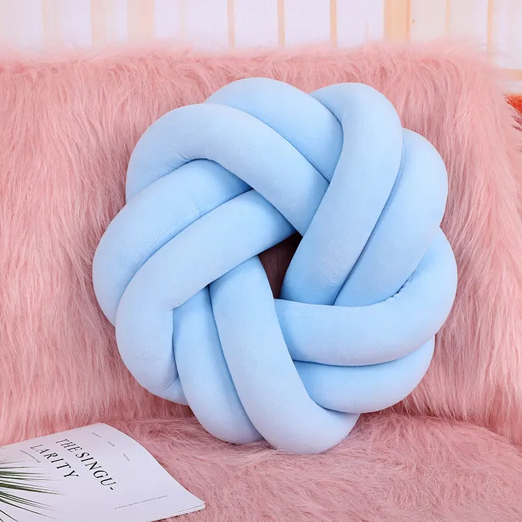 Knotted Pillow