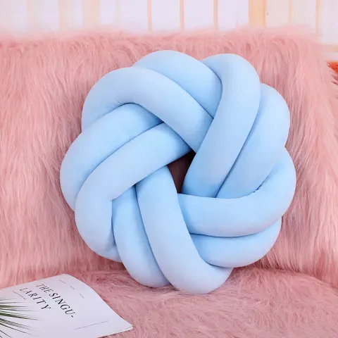 Knotted Pillow