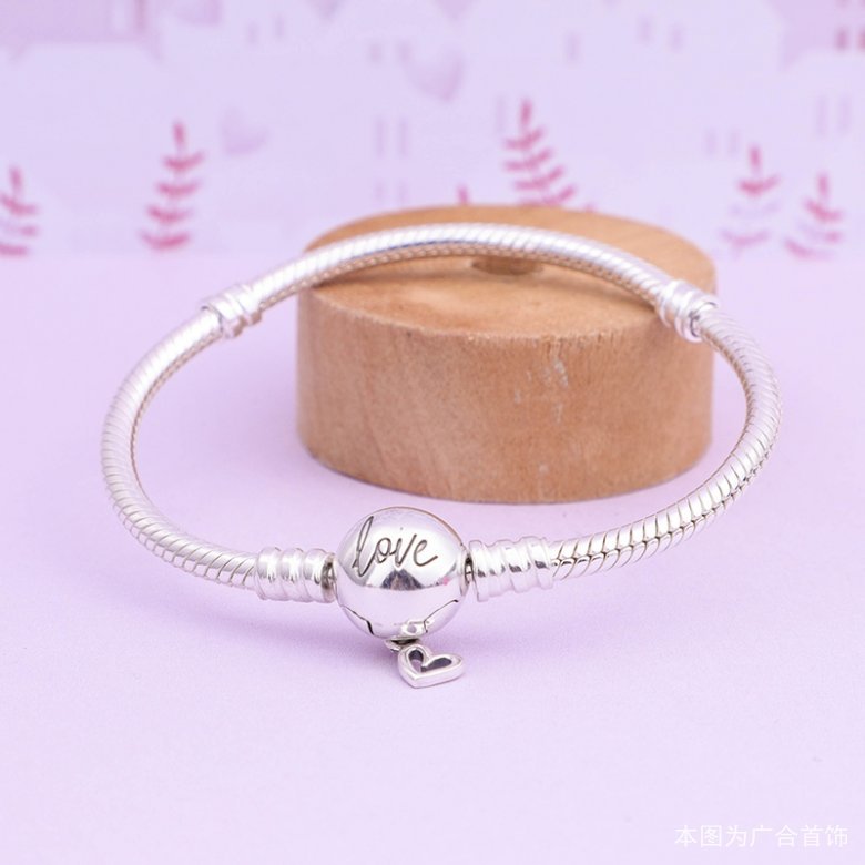 Thread hand painted love bracelet