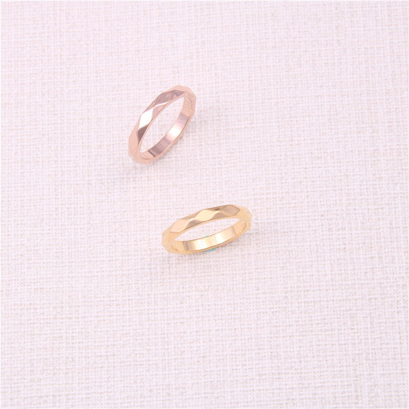 Net red index finger ring