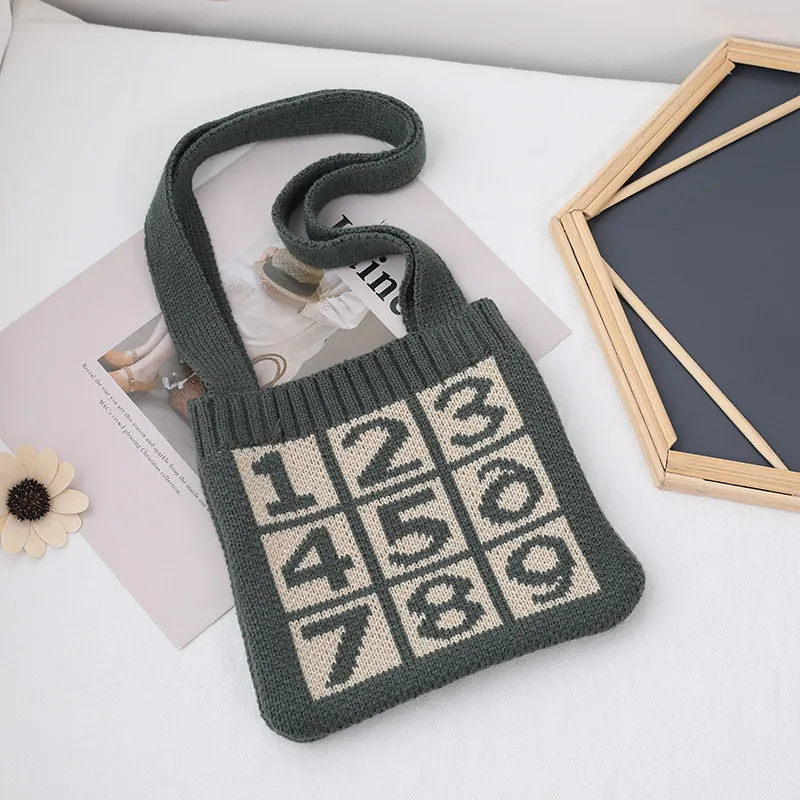 Concave shape diagonal straddle knitted bag - Grey