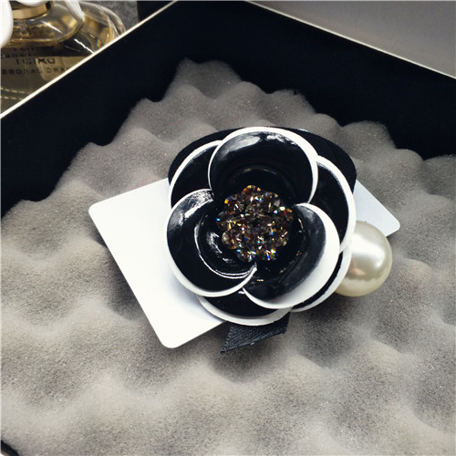 Camellia rhinestone pearl hair ornament Black - Shop at LoveMi