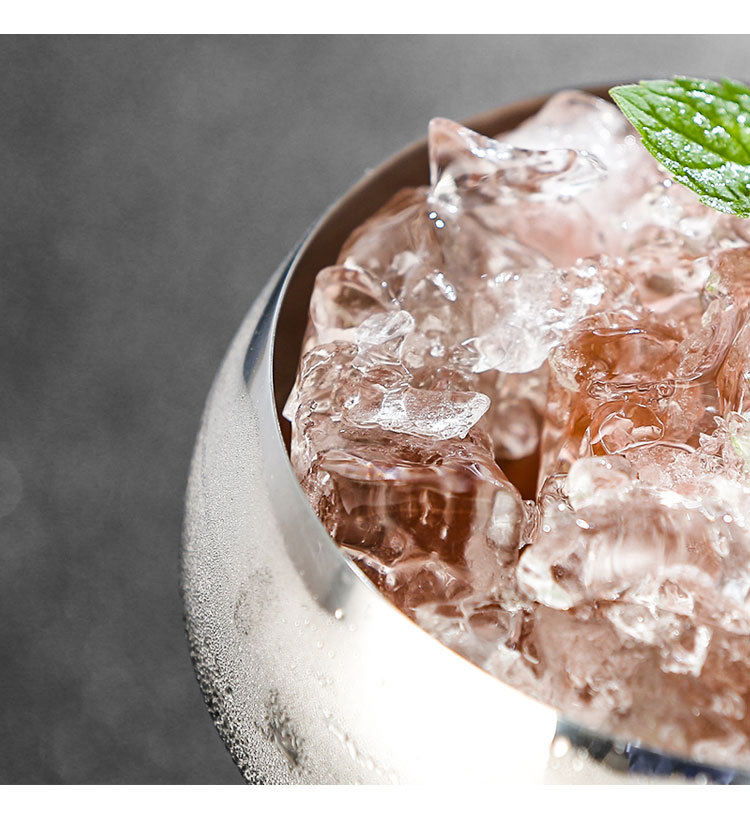 كأس نبيذ معدني مبتكر