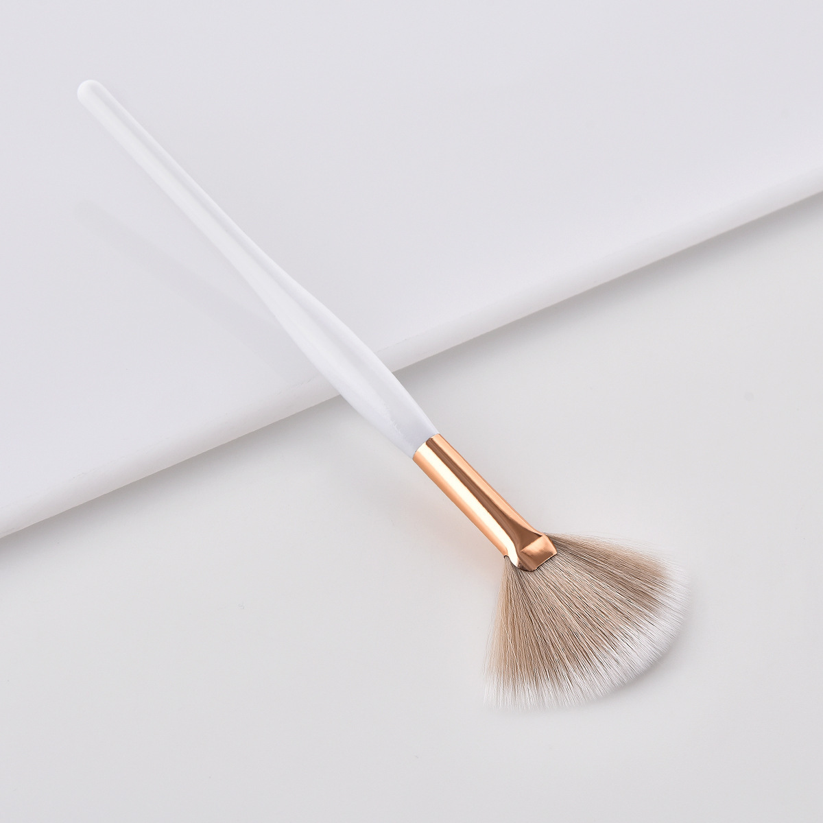 Single / 11 makeup brushes A 8 White - Shop at LoveMi