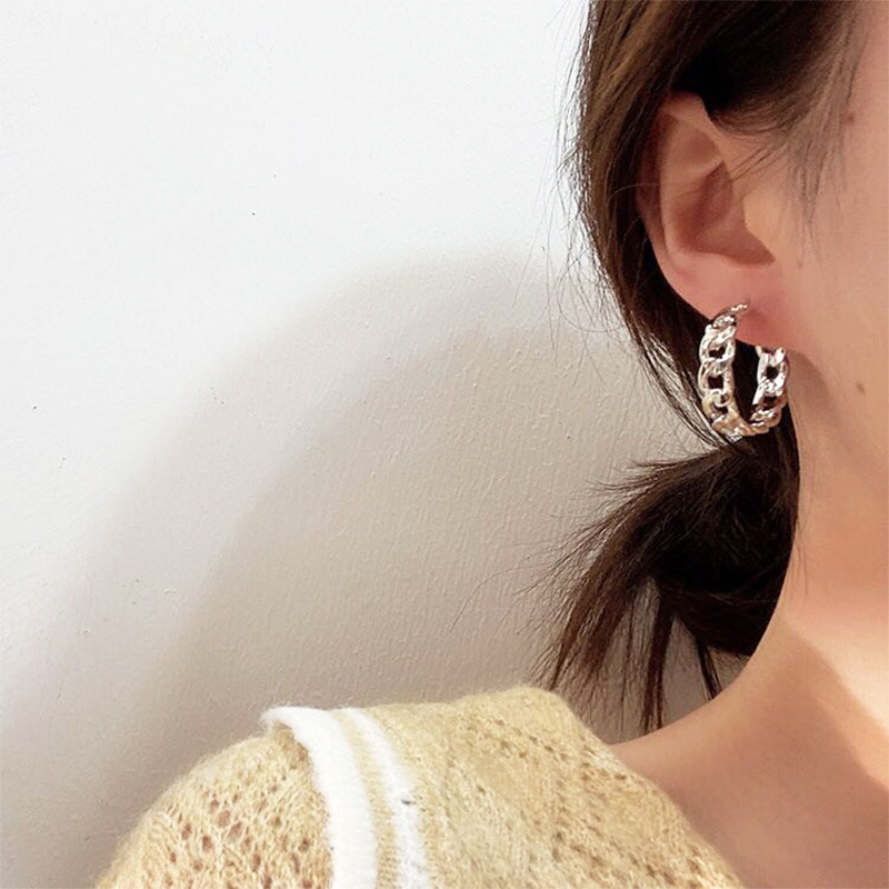 French earrings with high-level design of metal chain
