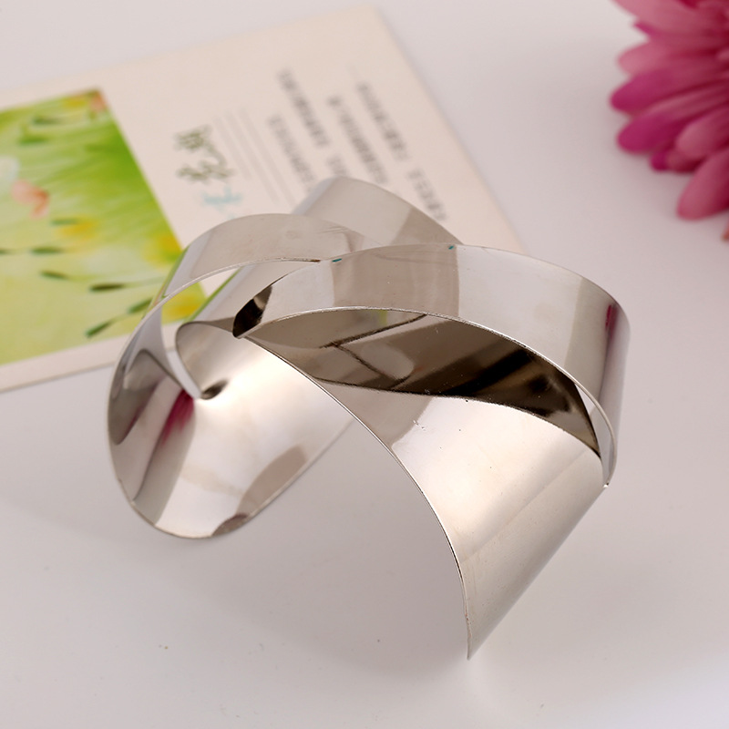 Stylish atmospheric alloy bracelet bracelet