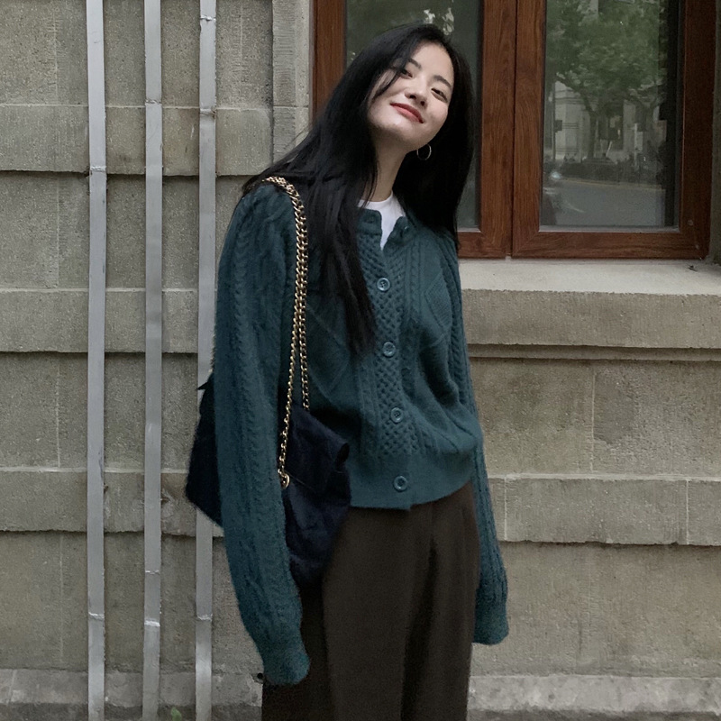 Round neck knitted cardigan