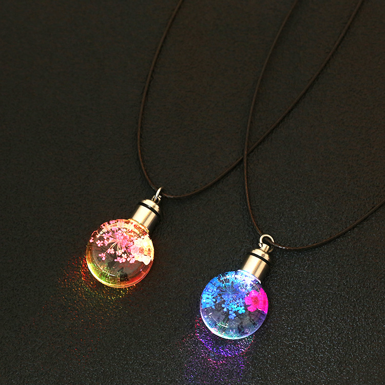 Dried Flower Gypsophila Glowing Necklace