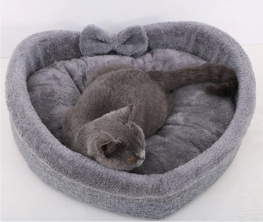 Soft Plush Heart Shaped Cat Bed