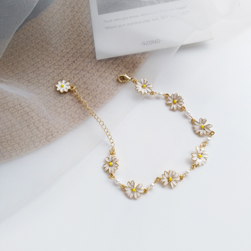 Original design bracelet simple small daisy bracelet