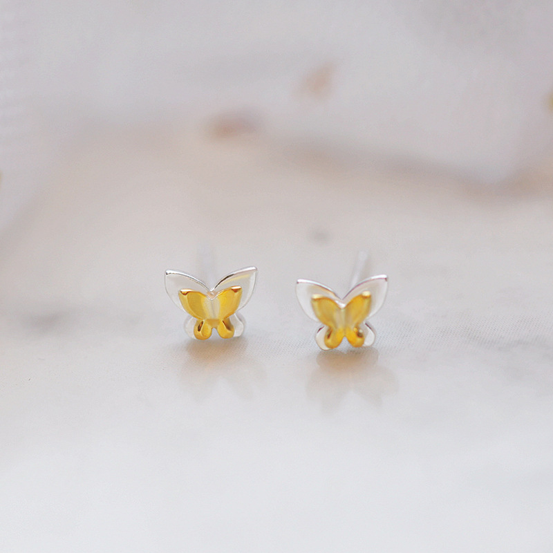 Small butterfly color stud earrings
