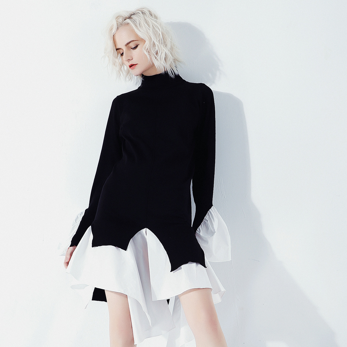 فستان محبوك بحافة مطرزة غير منتظمة ومتناسقة الألوان