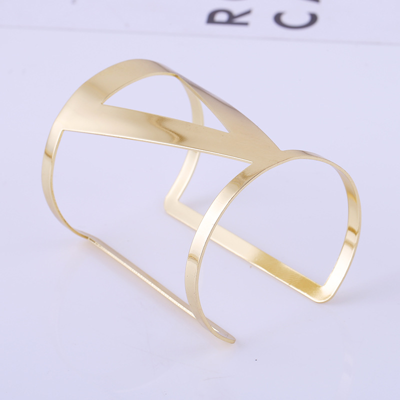 Fashionable and generous opening metal bracelet personality hollow