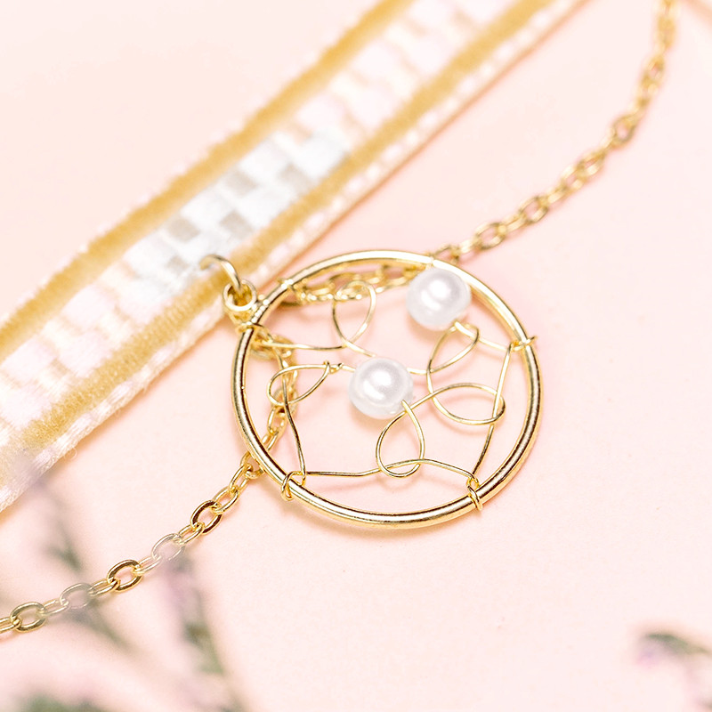 Small female clavicle chain collar necklace