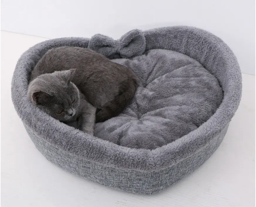 Soft Plush Heart Shaped Cat Bed