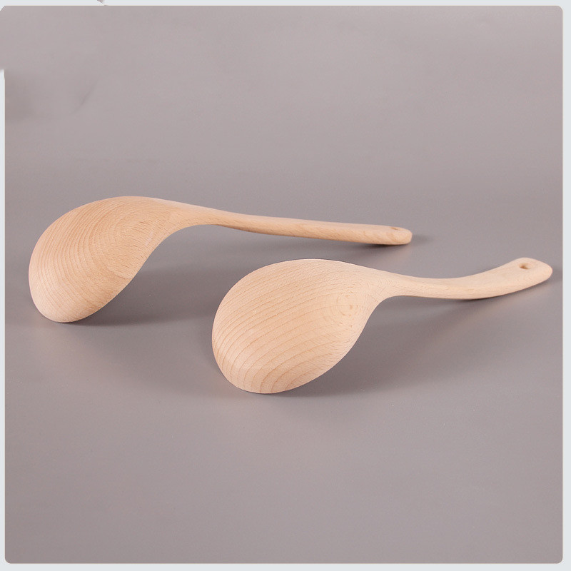 ملعقة شوربة من خشب الزان الطبيعي غير المطلي