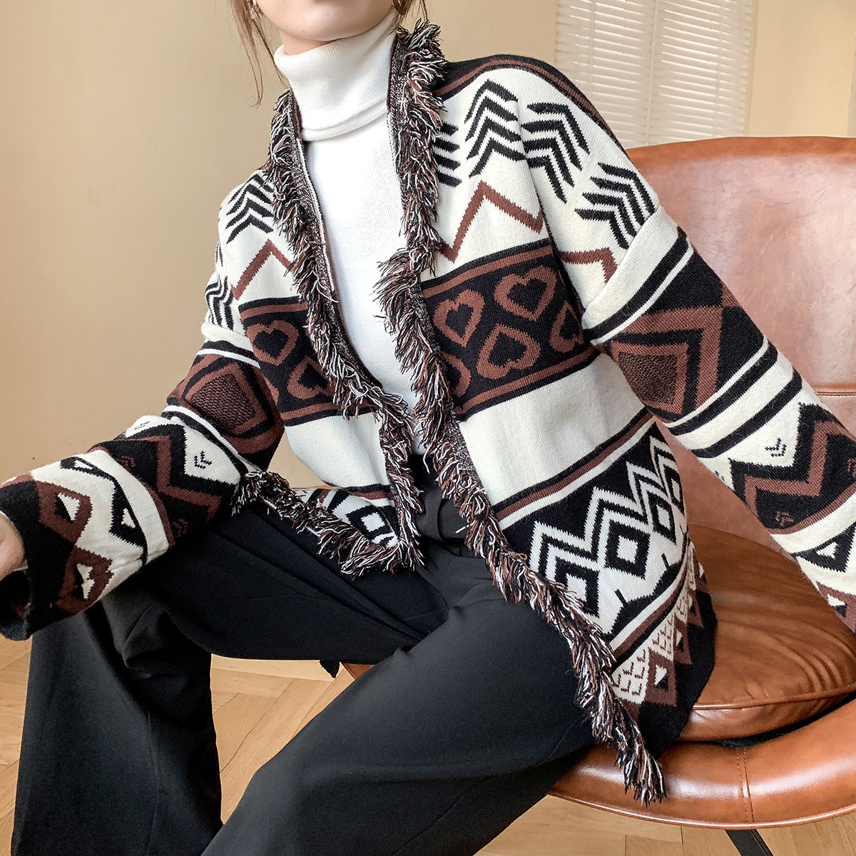 Lace-up sweater and fringed cardigan jacket