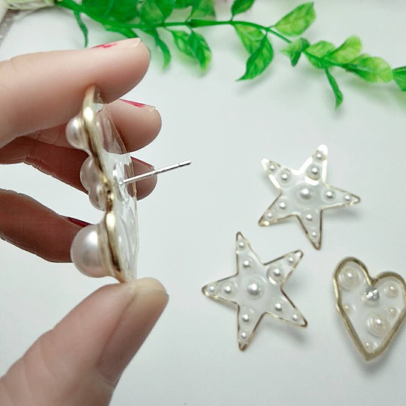 Pearl geometric stud earrings