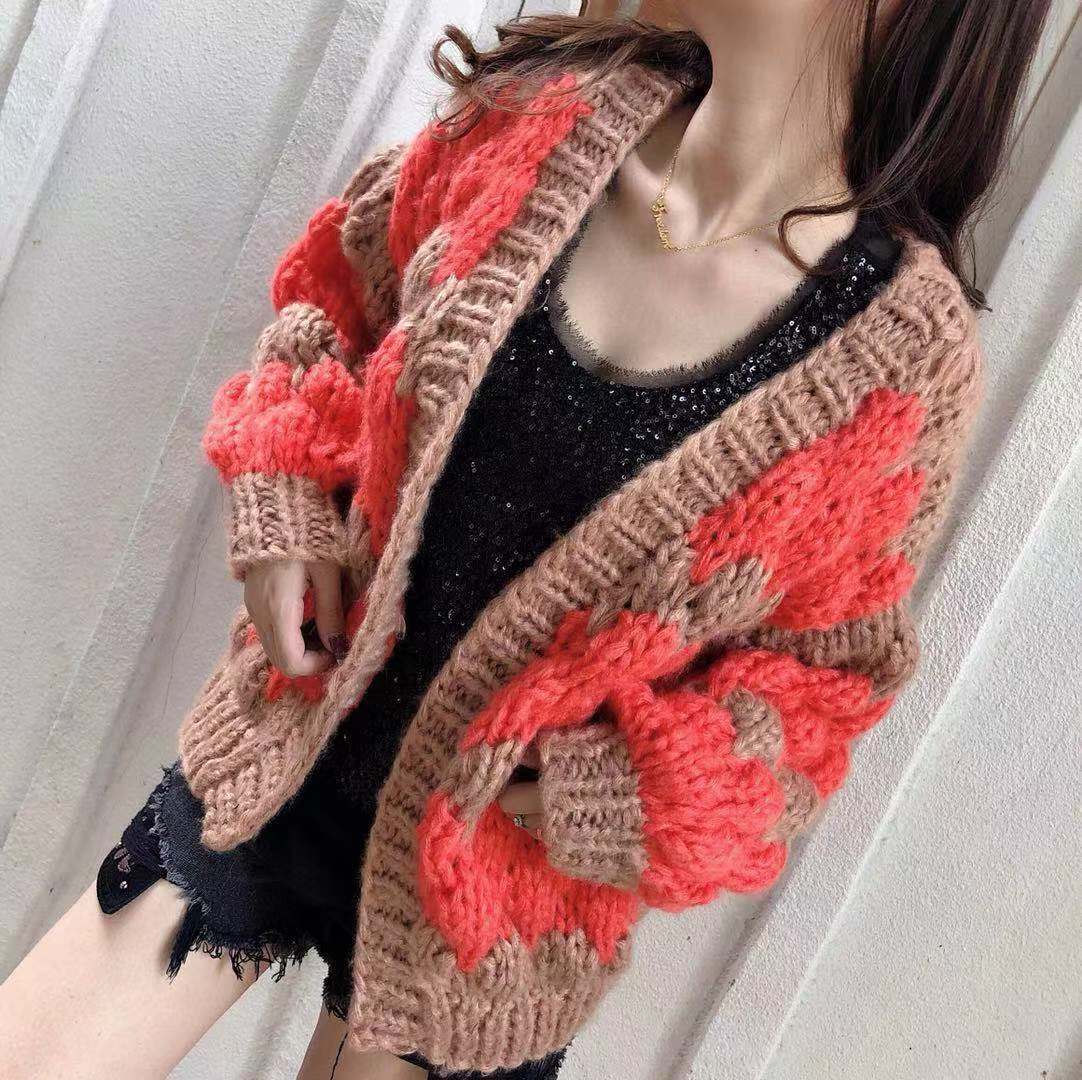 Contrast wave pattern hand-woven lantern sleeve cardigan