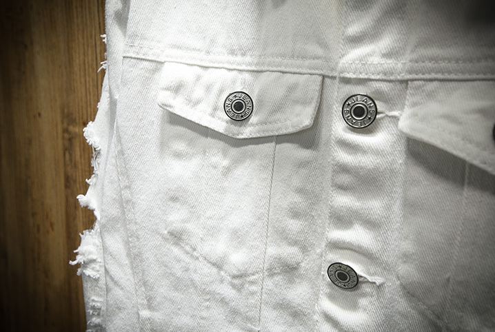 Broken hole denim jacket